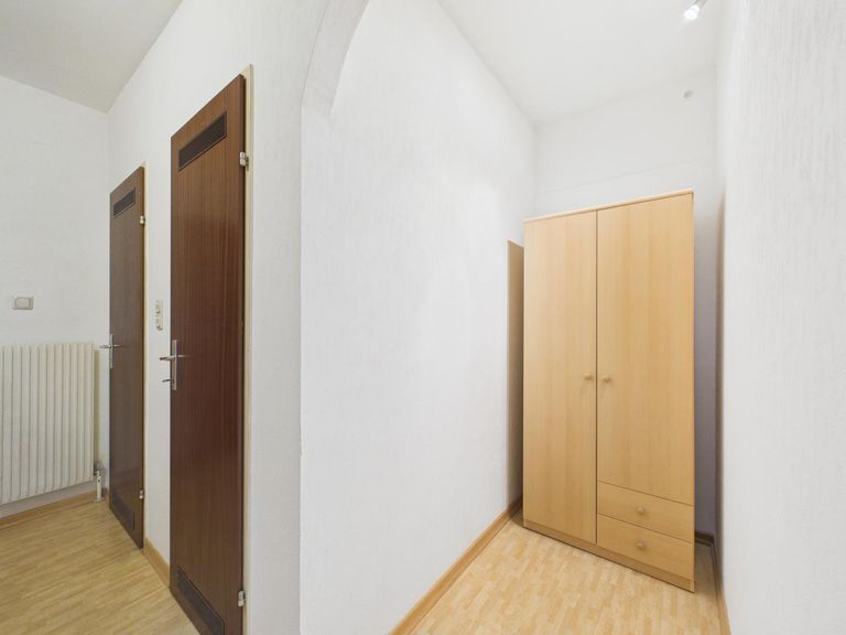 Vorzimmer mit Abstellraum