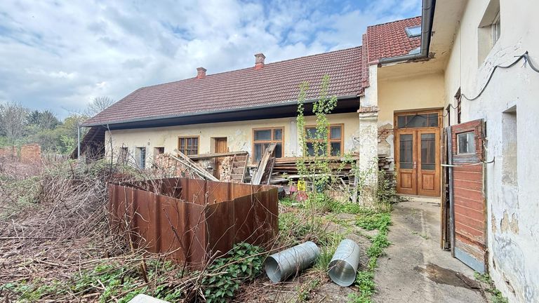 hintere Eingänge und Gartenfläche