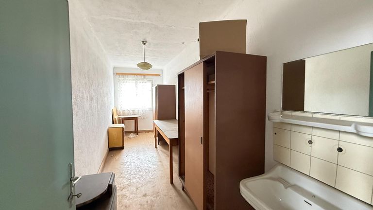 eines der Zimmer im OG