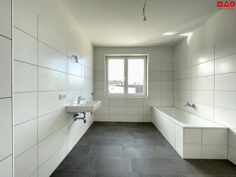 Badezimmer mit Fenster