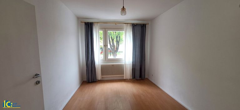 Gemütliches Schlafzimmer mit Extra Schrankraum