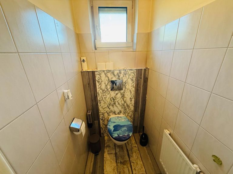 WC mit Fenster