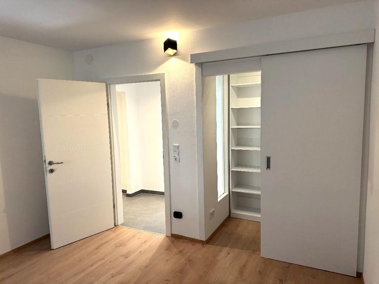7 Schlafzimmer, Schrankraum