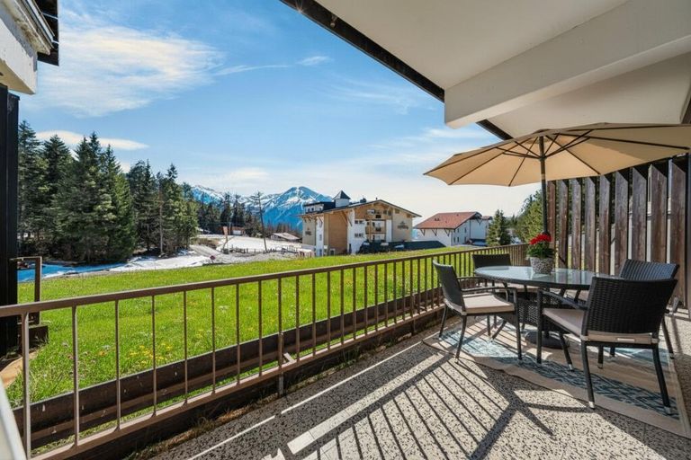 Terrasse AI möbliert