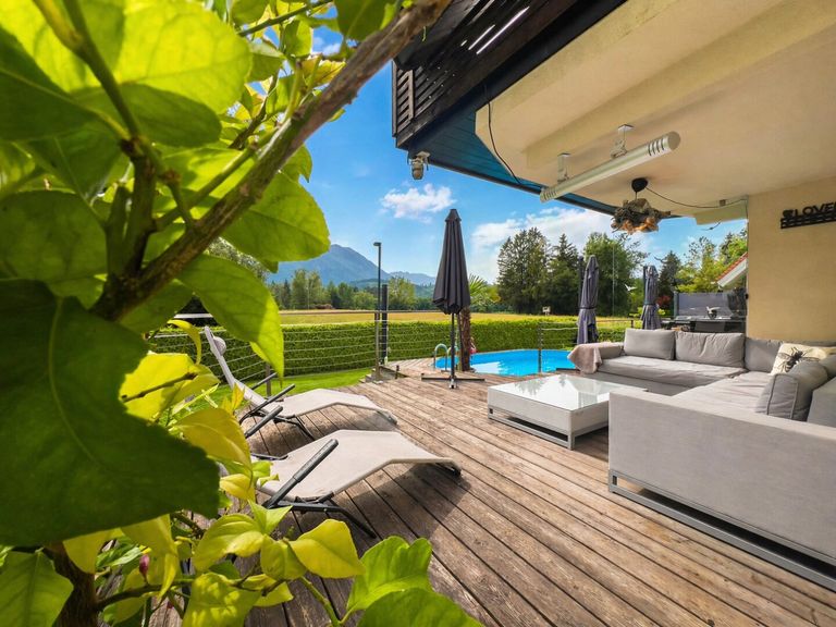 Teils überdachte Terrasse