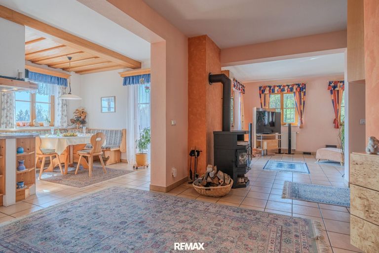 Esszimmer und Wohnzimmer