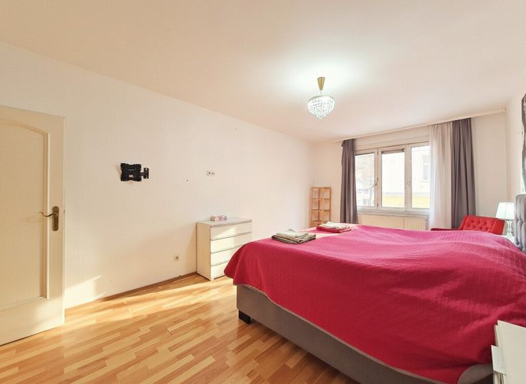 großes Schlafzimmer 1