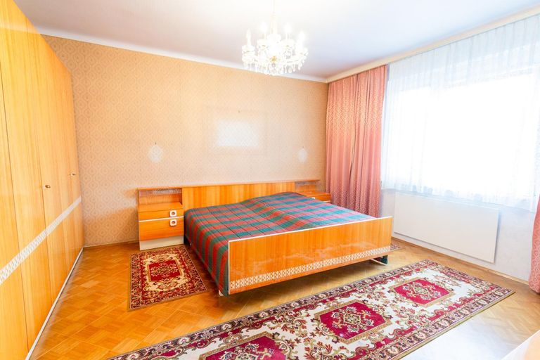 Wohnhaus_OG_Zimmer 1