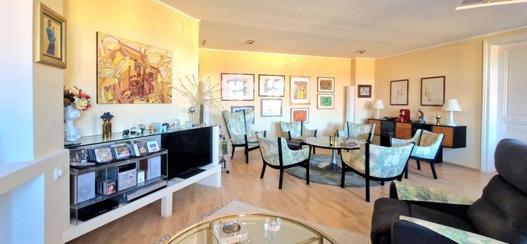 12 Salon