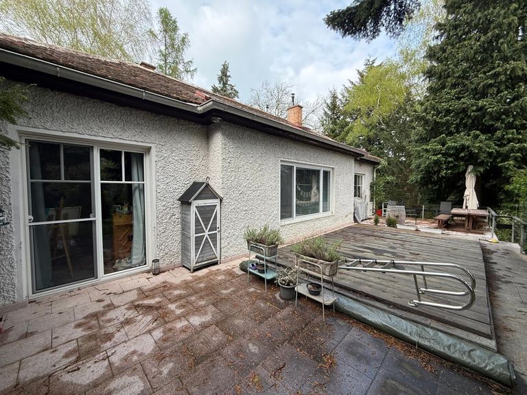 Terrasse mit Pool