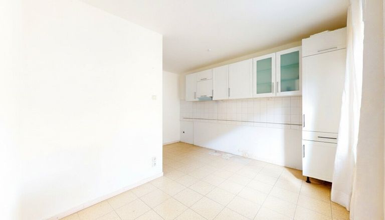 Separate Küche mit Essbereich