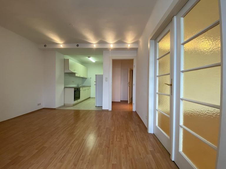 Wohnzimmer - Blick zur Küche