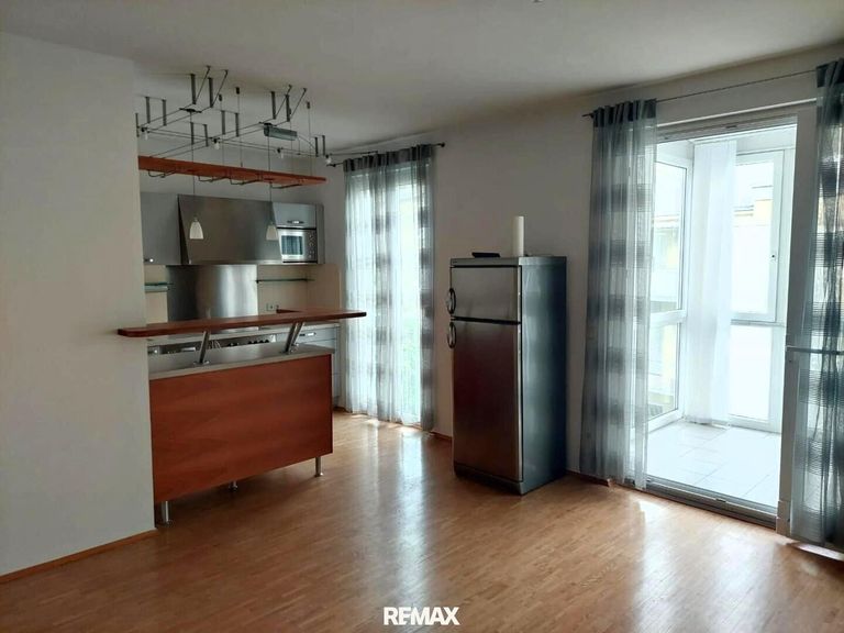 Küche mit Ausgang auf den Wintergarten