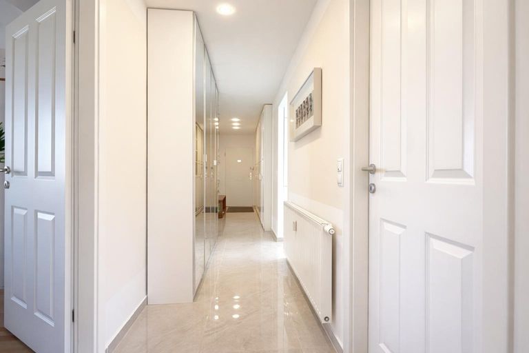 Vorzimmer - Blick zur Eingangstür