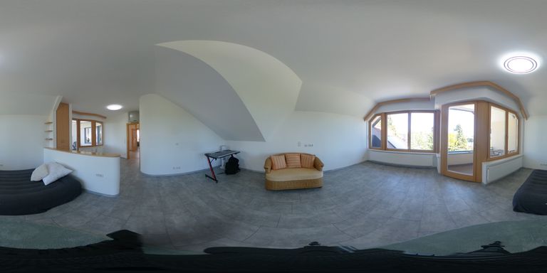 Zimmer mit Balkon DG