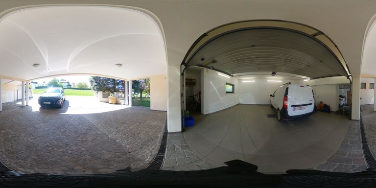 Abstellplatz vor Garage