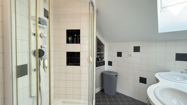 Badezimmer DG