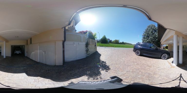 Abstellplatz vor Garage