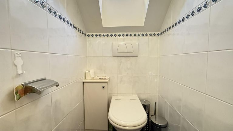 WC Halbstock