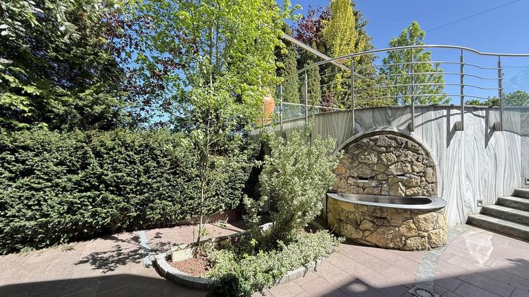 Wasserfall untere Terrasse