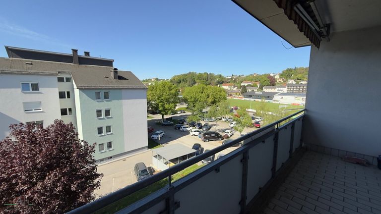 Loggia mit Ausblick zum Sportplatz