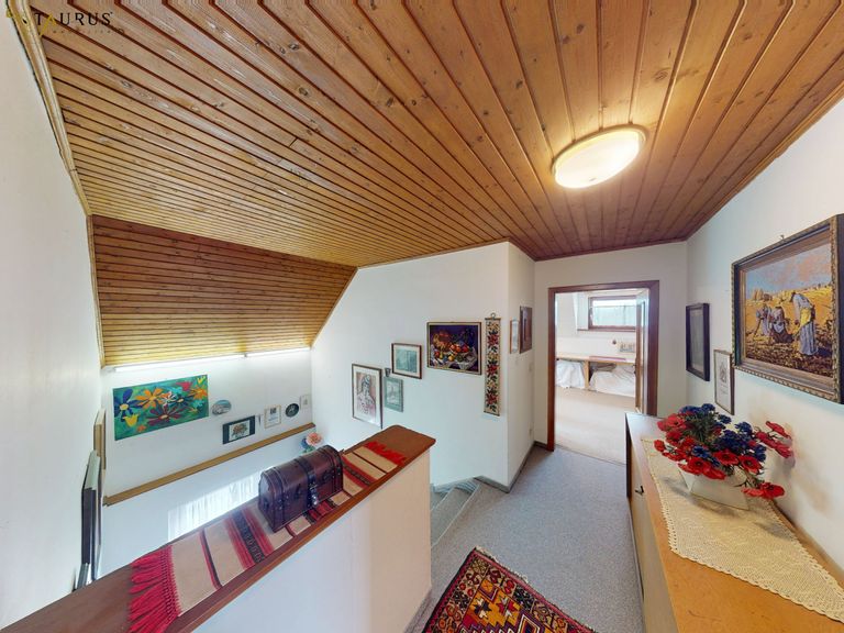 OG 2 Stiegenhaus und Flur