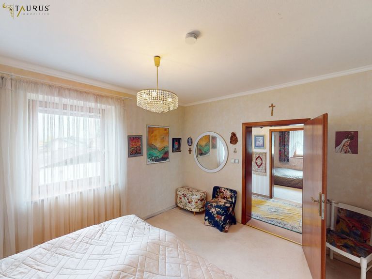 OG 1 Schlafzimmer 1