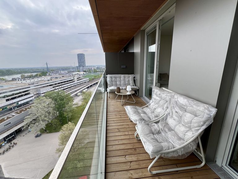 Balkon mit Möbel