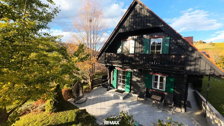 Süd-Ansicht Holzblock Herbst