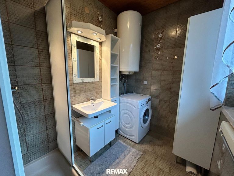 Badezimmer mit Dusche