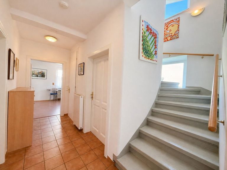 Kompagnon Immobilien Flur / Stiegenaufgang EG