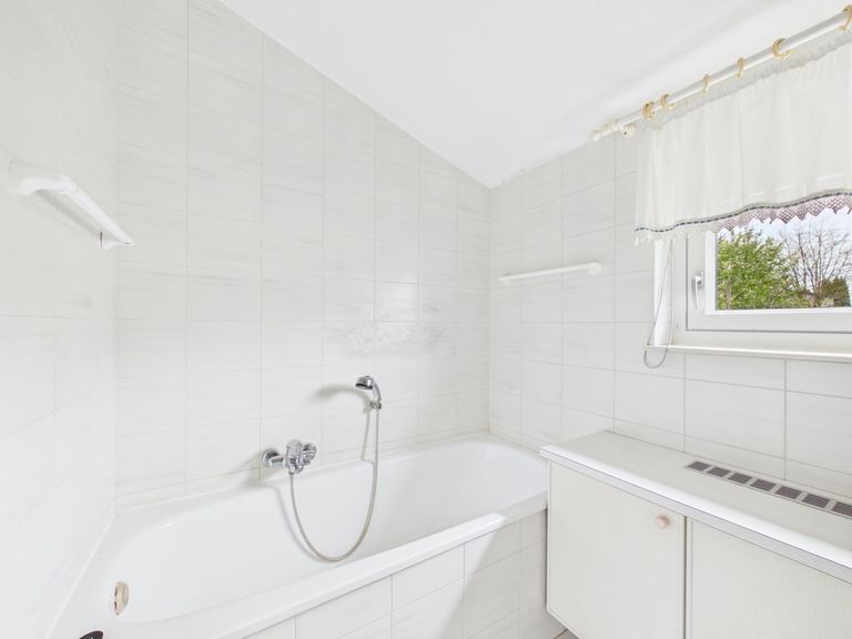 CAM04191G0-PR0089-STILL016