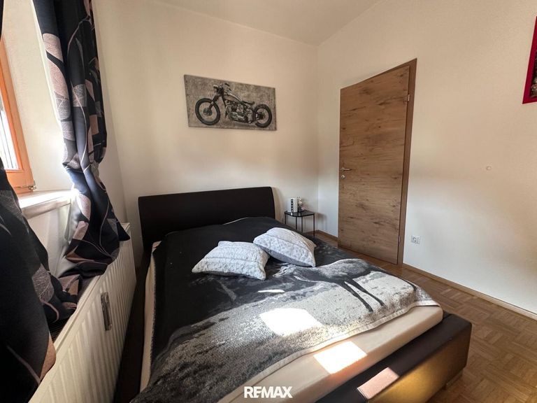 Schlafzimmer 1