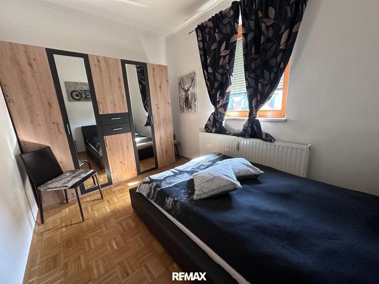 Schlafzimmer 1