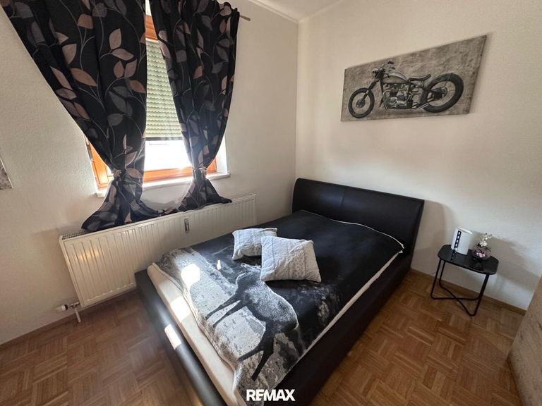 Schlafzimmer 1