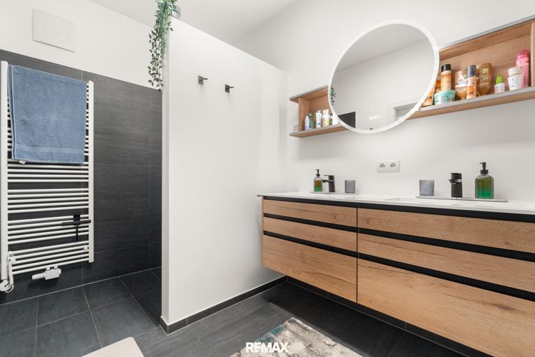 Badezimmer inkl. Walk In Dusche