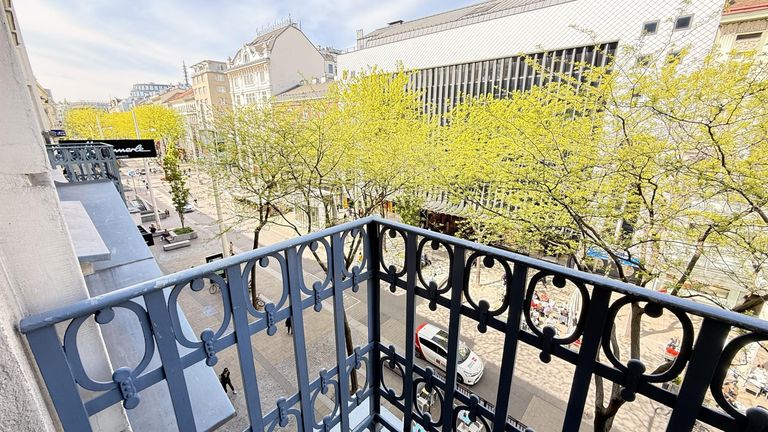 Balkon zur Mariahilfer Straße