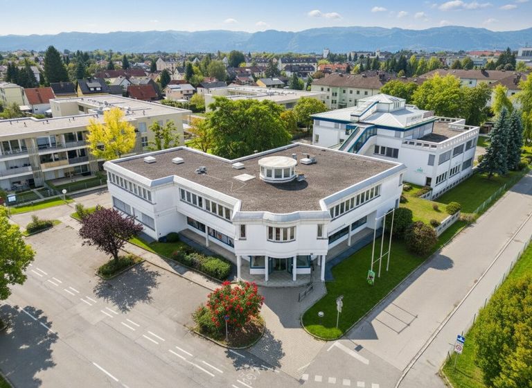 Luftbild von der gesamten Liegenschaft