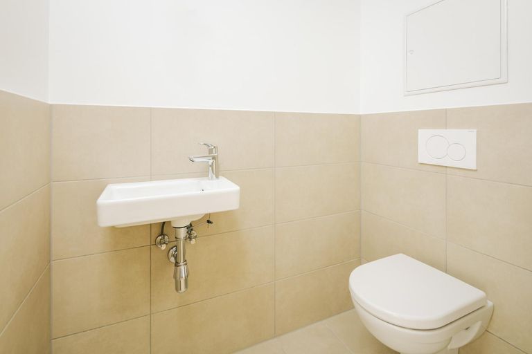 separates WC