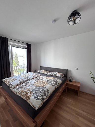 Schlafzimmer 1