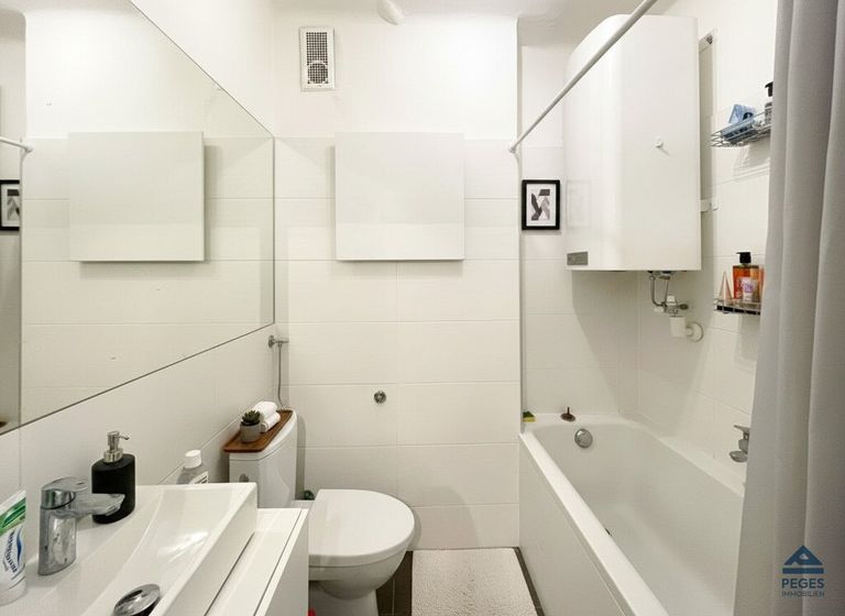 Bad mit Badewanne und WC