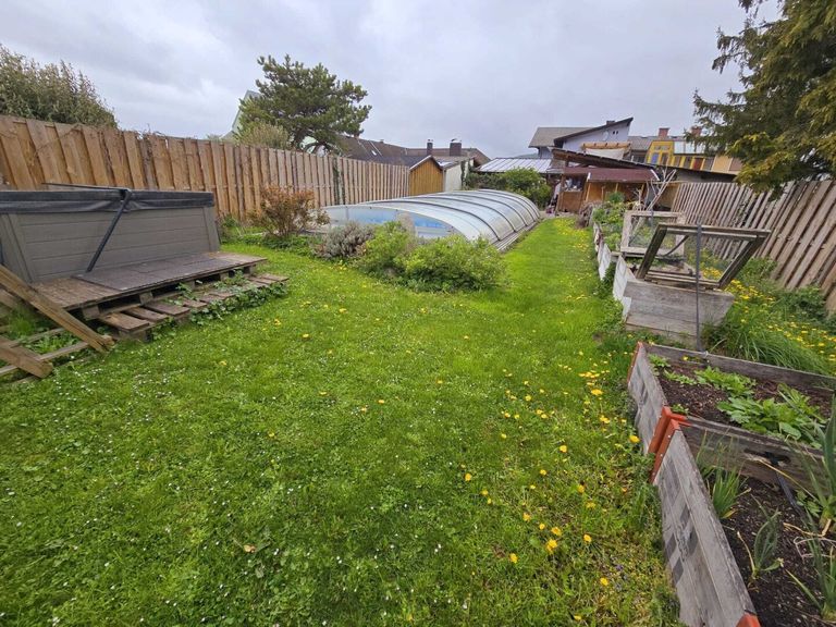 Garten mit Pool