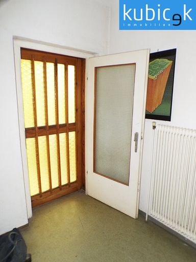Linke Hälfte: Eingangsbereich