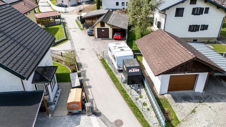 Aussenansicht Werkstatt, Carport und Garage