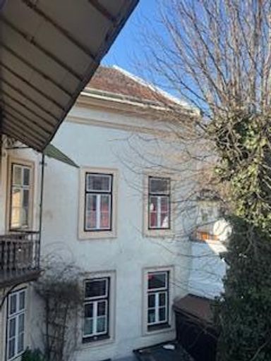 FOTO Gebäude vom Hof