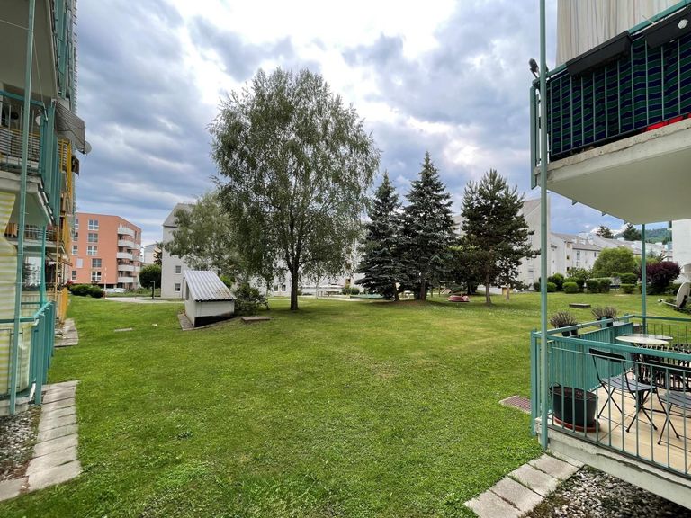 Ausblick in den Garten (Wohnung 2)