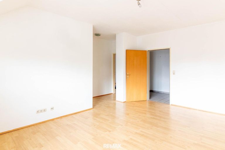großzügige Dachgeschosswohnung