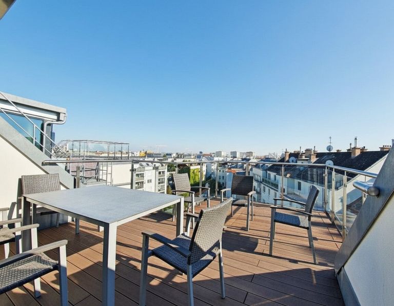 große 16 m² Terrasse