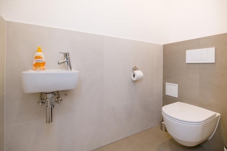 Gäste-WC (Vorraum)