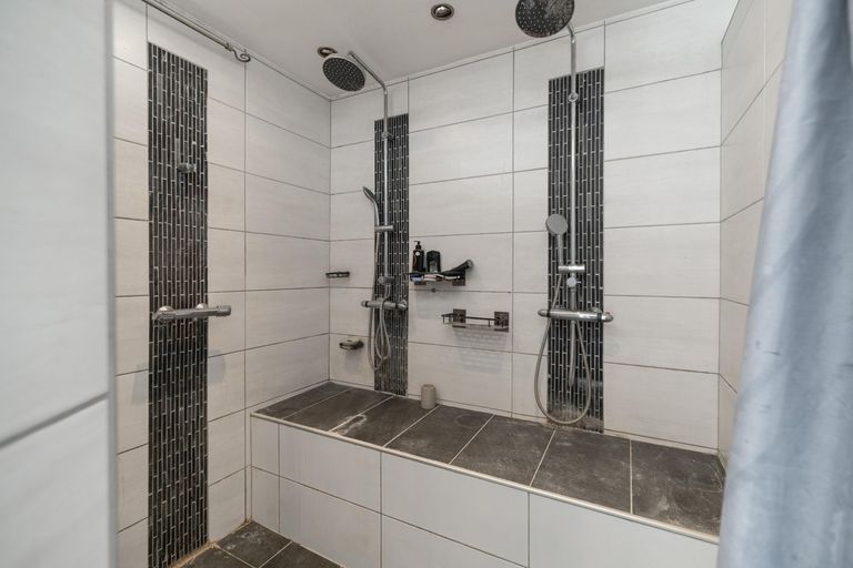 11 Badezimmer Dusche